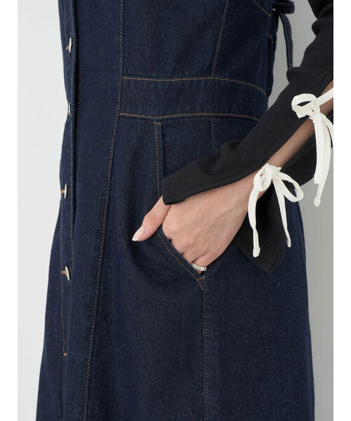 【ARKET】北欧のエッセンスを纏うデニムミディワンピース ボタンキャミデニムワンピース｜アースミュージックアンド