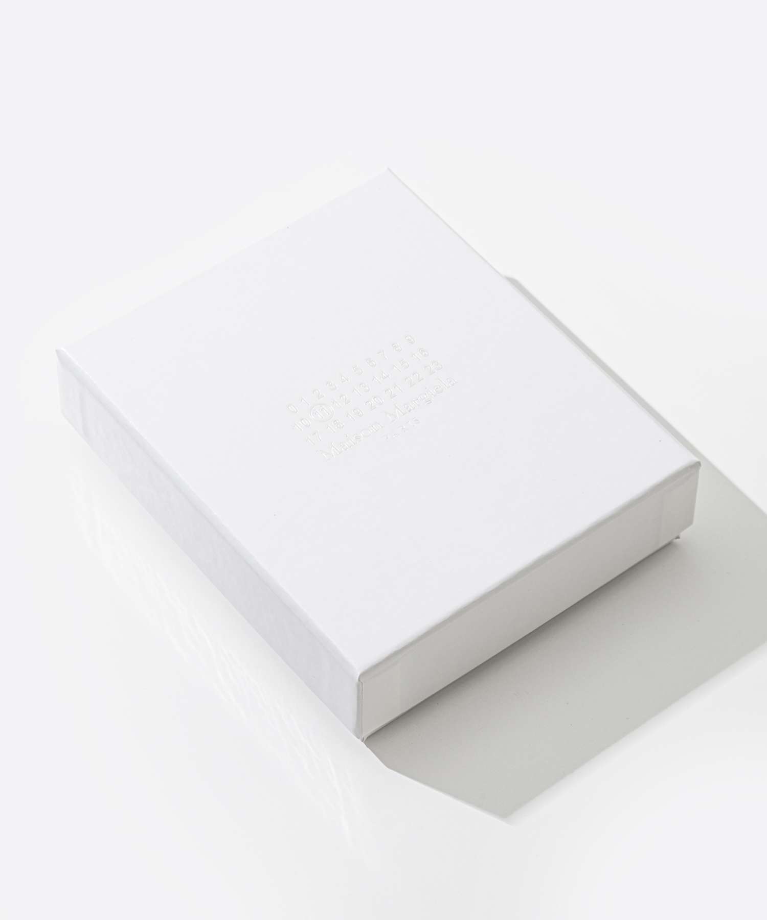 メゾン マルジェラ MAISON MARGIELA SA1VZ0022 P6421 イヤホン メゾン マルジェラ MAISON MARGIELA SA1VZ0022 P6421 イヤホン