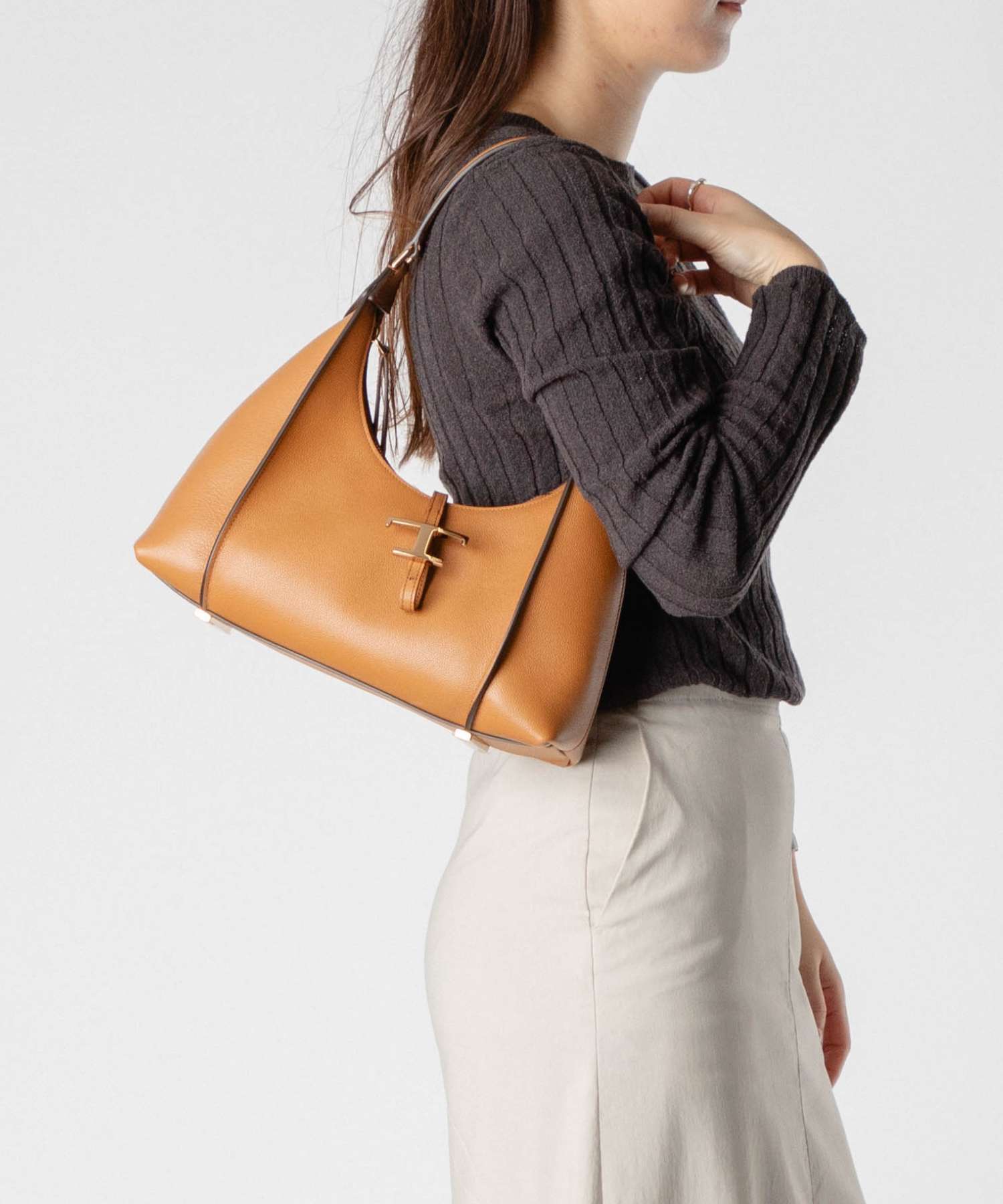 トッズ TOD'S XBWTSAQ0000 Q8E ショルダーバッグ AMANDA トッズ TOD'S XBWTSAQ0000 Q8E ショルダーバッグ AMANDA