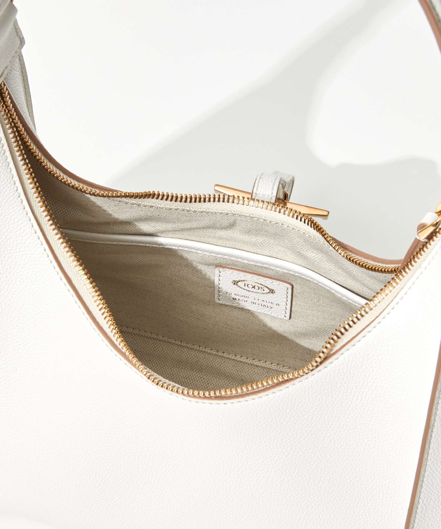 TOD'S XBWTSBE9300 Q8E ハンドバッグ AMANDA Tタイムレス トッズ TOD'S XBWTSBE9300 Q8E ハンドバッグ AMANDA レディース