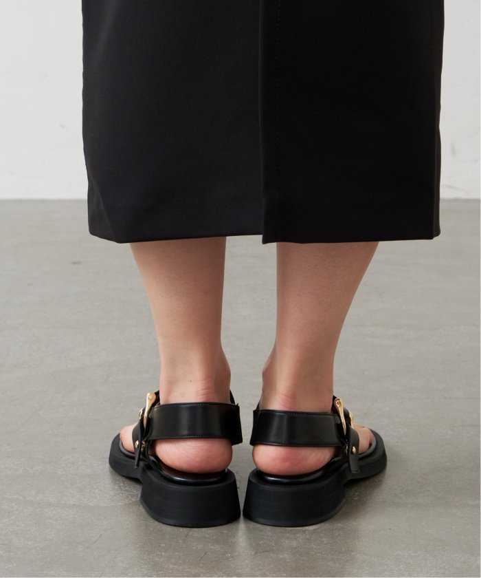 【Acne Studios】ビバリー パテントレザートングサンダル 別注限定 トングサンダル | アール | Safari Lounge