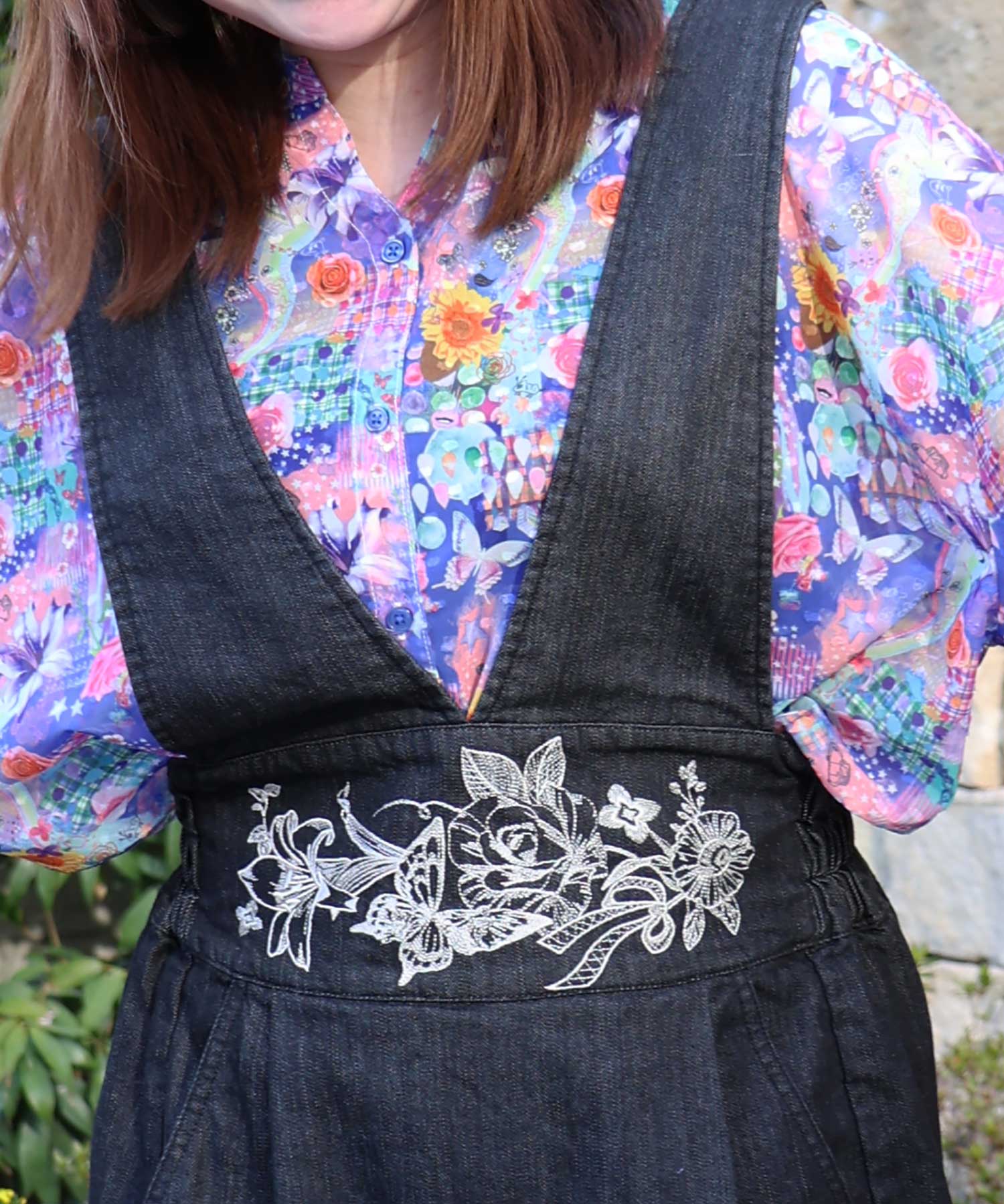 セール】花蝶刺繍 デニムジャンパースカート(506029104) | イズ スカラー(iS ScoLar) - d fashion