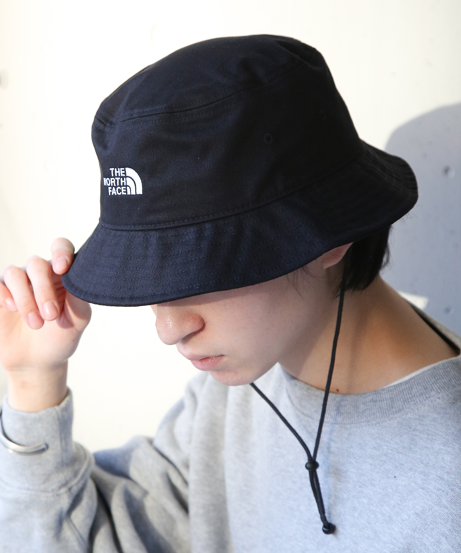 ノースフェイス　バケットハットとニット帽セット THE NORTH FACE メンズサファリ、バケットハット（色：ベージュ