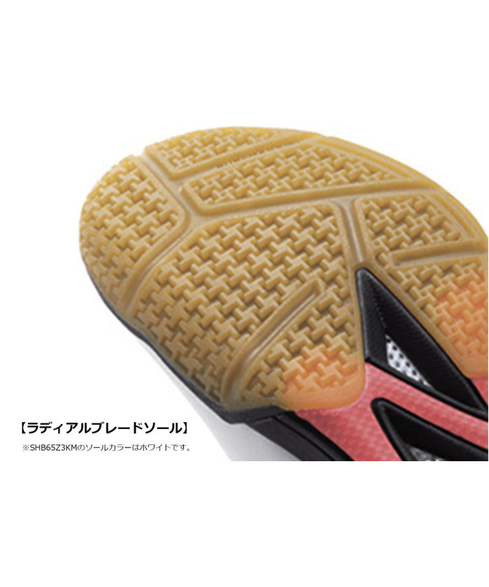 桃田賢斗選手が使用する「POWER CUSHION 65Z」の限定デザイン