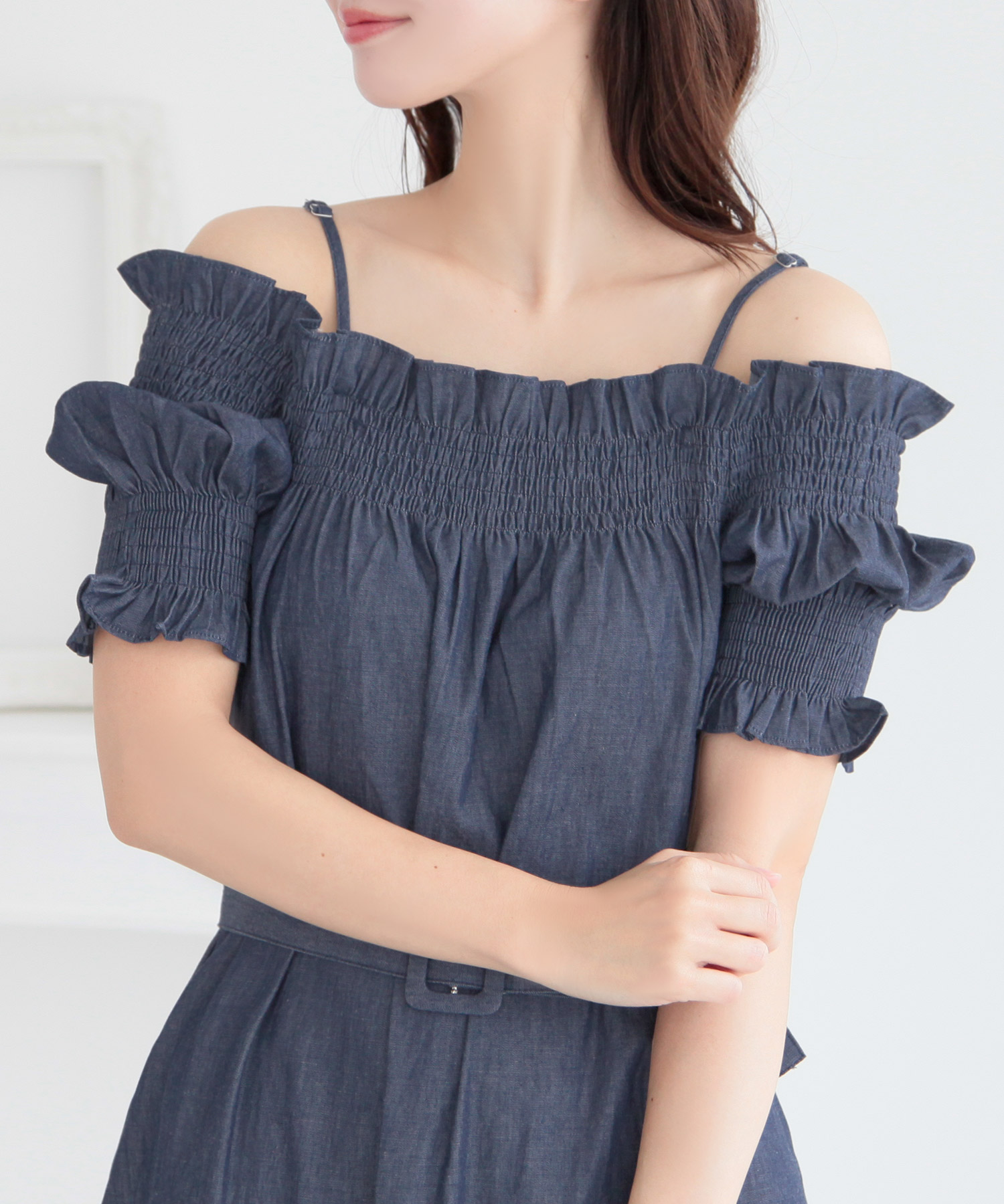 ◆FASHION NOVA◆オフショルダー 裾フリル デニムワンピース★ ◇FASHION NOVA◇オフショルダー 裾フリル デニムワンピース☆XS