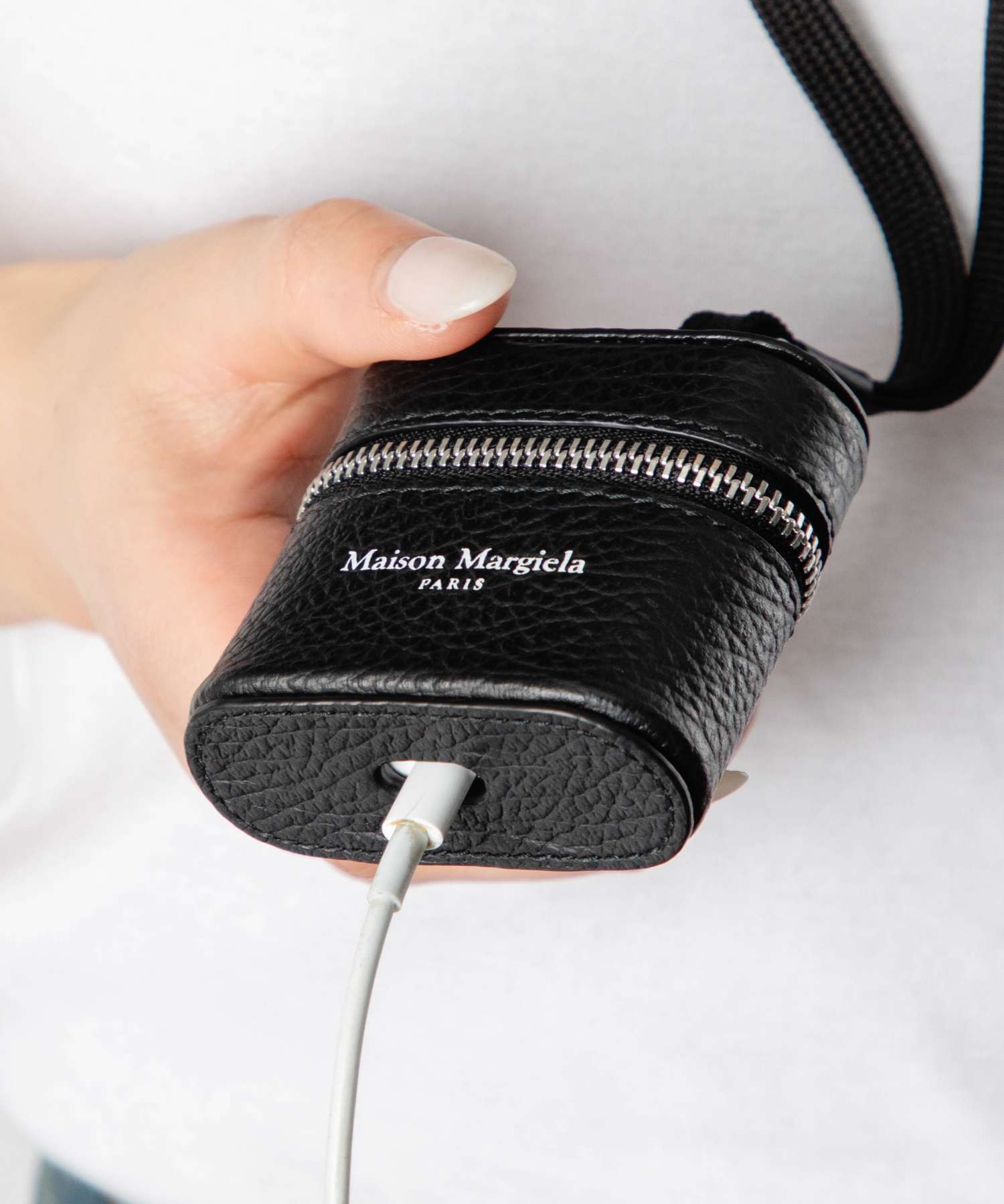 【関税込み】Maison Margiela イヤフォンケース Maison Margiela レザー イヤホンケース | ブラック | FARFETCH JP