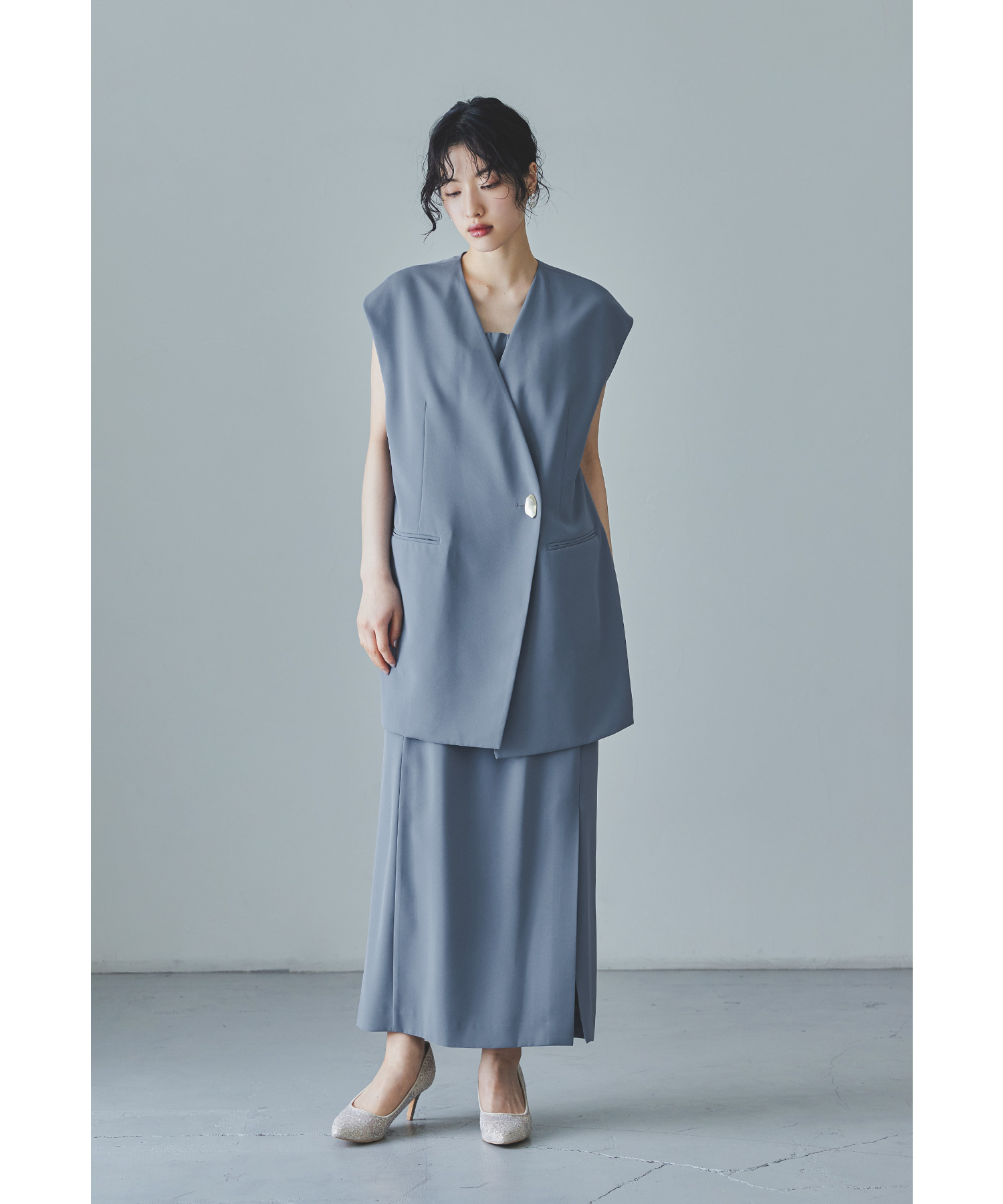 【niana】バックシアージレセットアップドレス　カーキ　L niana】バックシアー ジレ セットアップ ドレス カーキ L