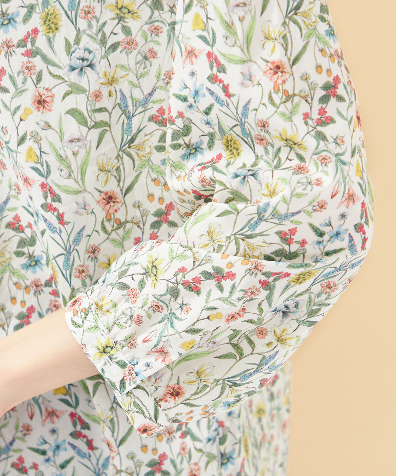 【美品】DECOY SINCE1981✕LIBERTY　スタンドフリルブラウス 美品】DECOY SINCE1981✕LIBERTY スタンドフリルブラウス - メルカリ