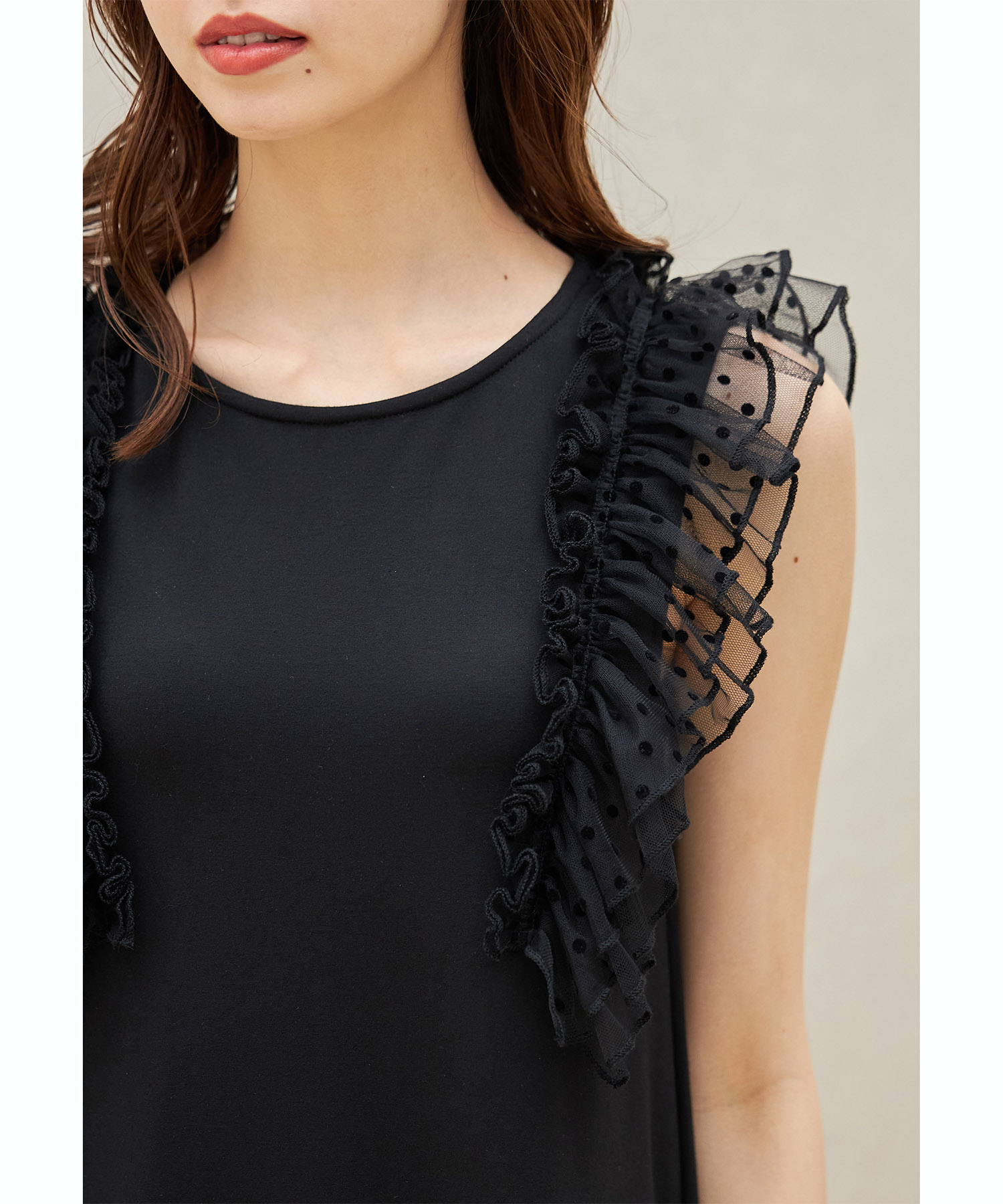 DOLCE LICHE ドットチュールフリルニットワンピース ブラック