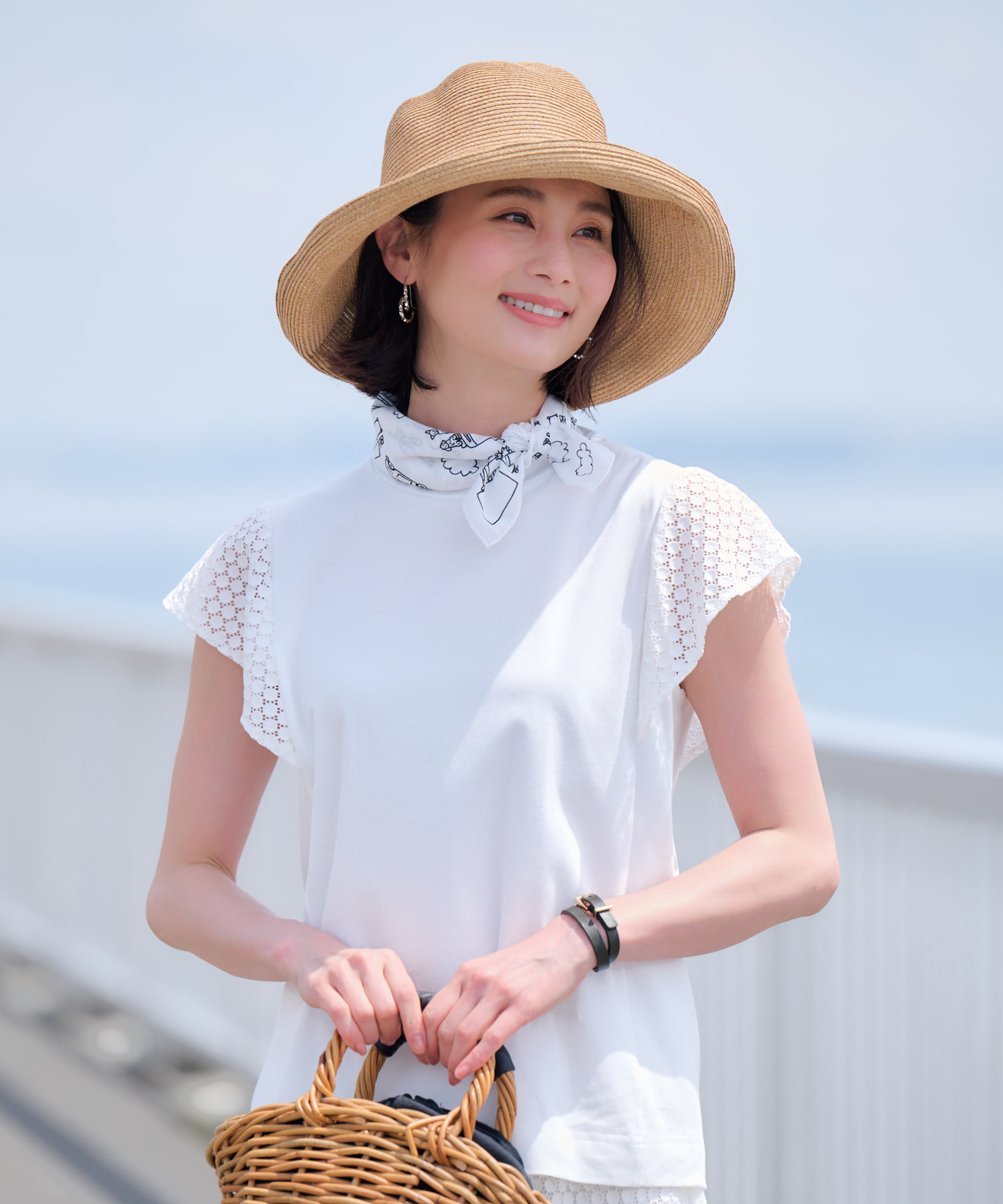 セール 44%OFF】バカンス柄 モノトーンハンカチスカーフ セール 44%OFF】バカンス柄 モノトーンハンカチスカーフ