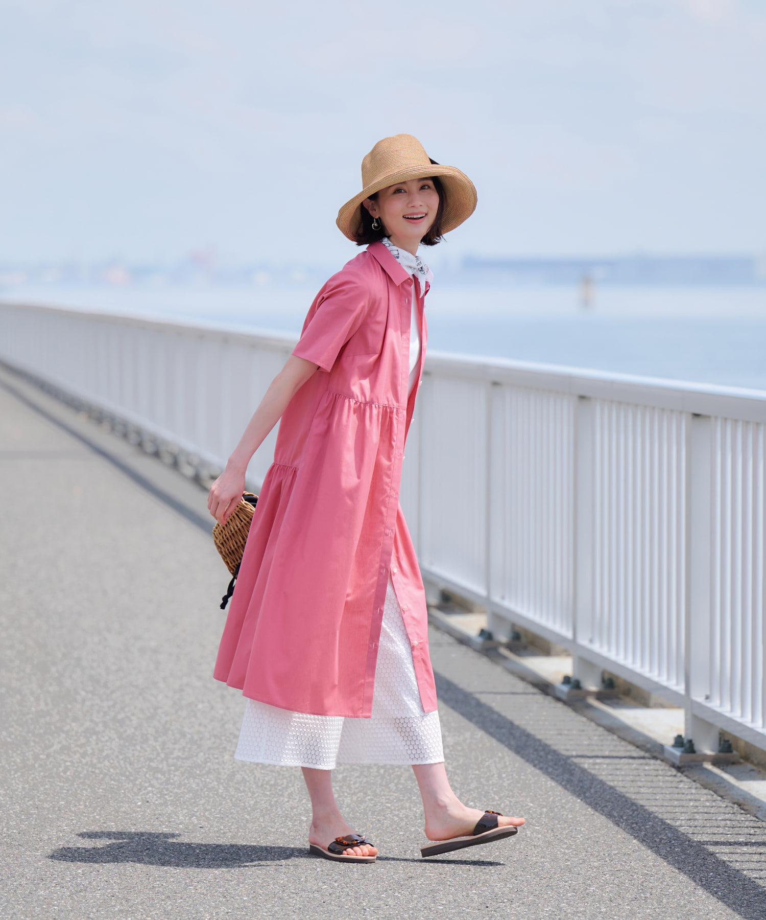 セール 44%OFF】バカンス柄 モノトーンハンカチスカーフ セール 44%OFF】バカンス柄 モノトーンハンカチスカーフ