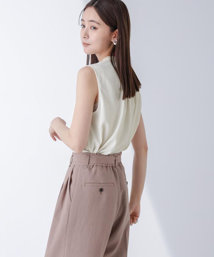 セール 40%OFF】スタンドバイカラーノースリーブタックブラウス