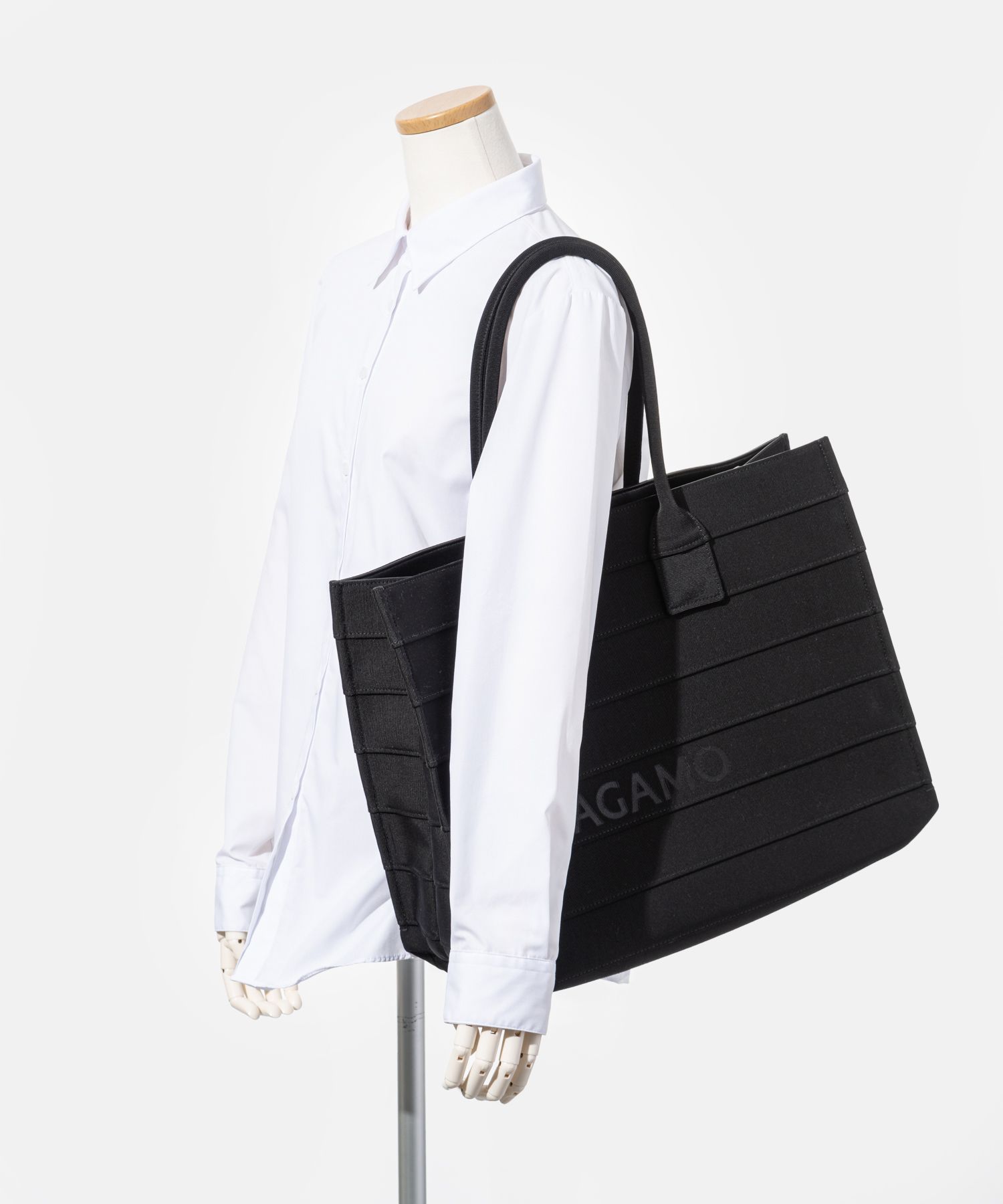 Ferragamo 213985 トートバッグ BEACHWEAR GROS Ferragamo 213986 トートバッグ BEACHWEAR GROS (FERRAGAMO