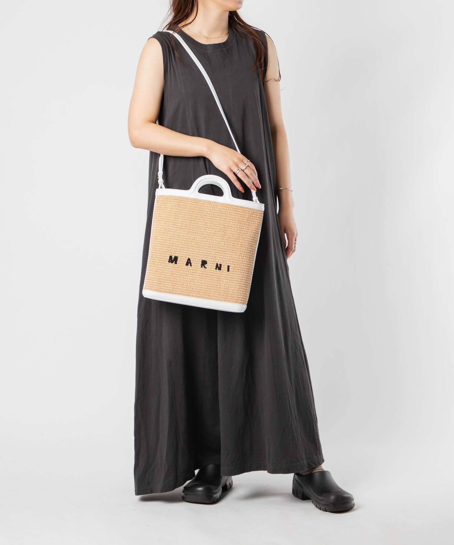 ☆韓国の人気☆【MARNI】☆Tropicalia ショルダーバッグ☆ MARNI マルニ BMMP0067Q0 P3860 ショルダーバッグ トロピカリア