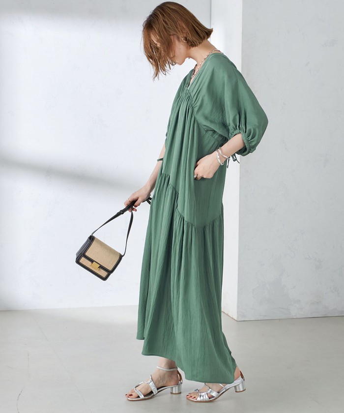 【極美品】theory クリームパールホワイト高級ワンピース584 カワイイ CAWAII 爽やかな白花パンチングレースミディアム