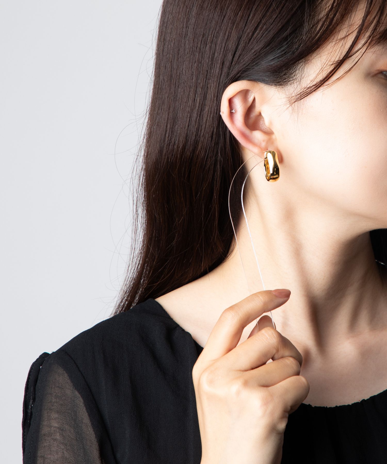 トムウッド TOM WOOD Oyster Hoops Medium Gold E39OYM01NAS925 トムウッド TOM WOOD Oyster Hoops Medium Gold E39OYM01NAS925