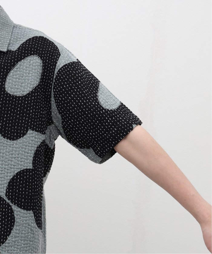 marimekko フラワーエンボス トレーナー ベージュ marimekko フラワーエンボス トレーナー ベージュ