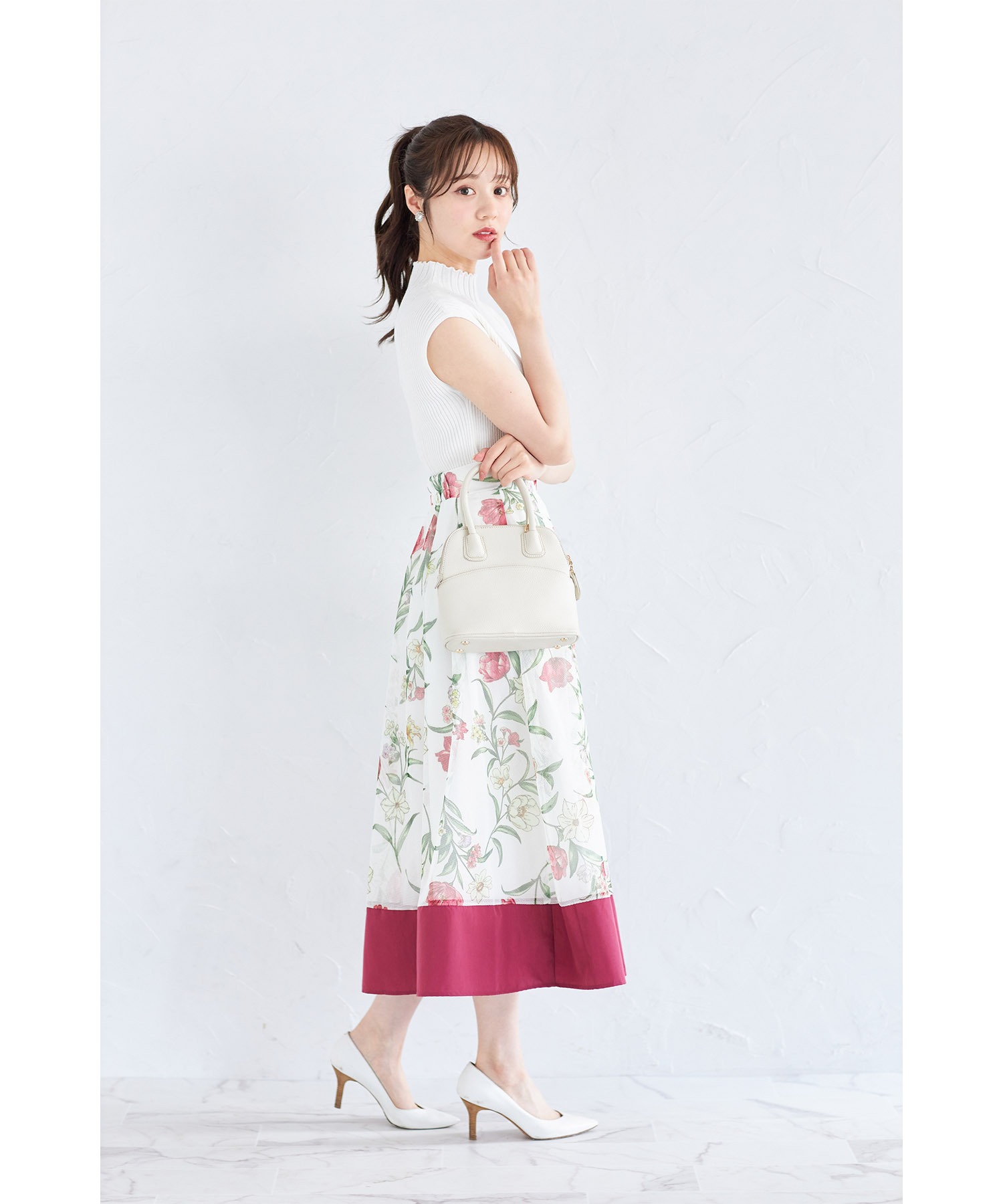 shoko【新品】スプリングフラワーフレアブラトップ&ボトルのセット スプリングフラワーペプラムタンクブラトップス(253060)｜ヨガ