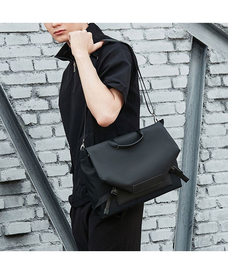 関税/送料込【Valentino】ジップアップ メッセンジャー バッグ 累積売上総額第1位【FENDI☆フェンディ】メッセンジャーバッグ