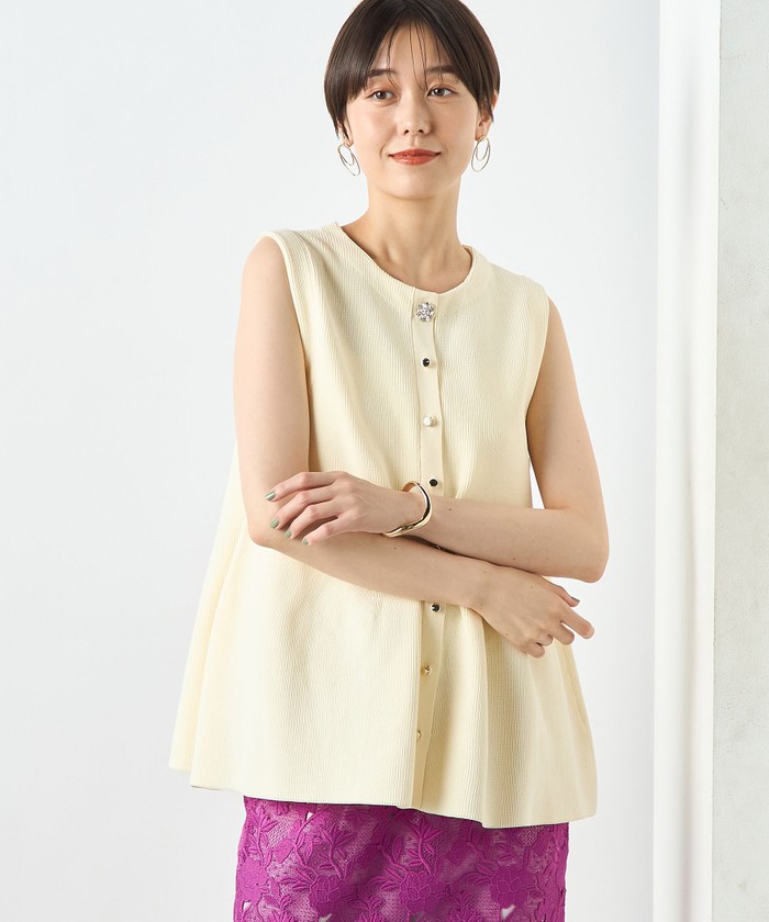 セール 20%OFF】《手洗い可能》ビジュー釦付きペプラムベスト