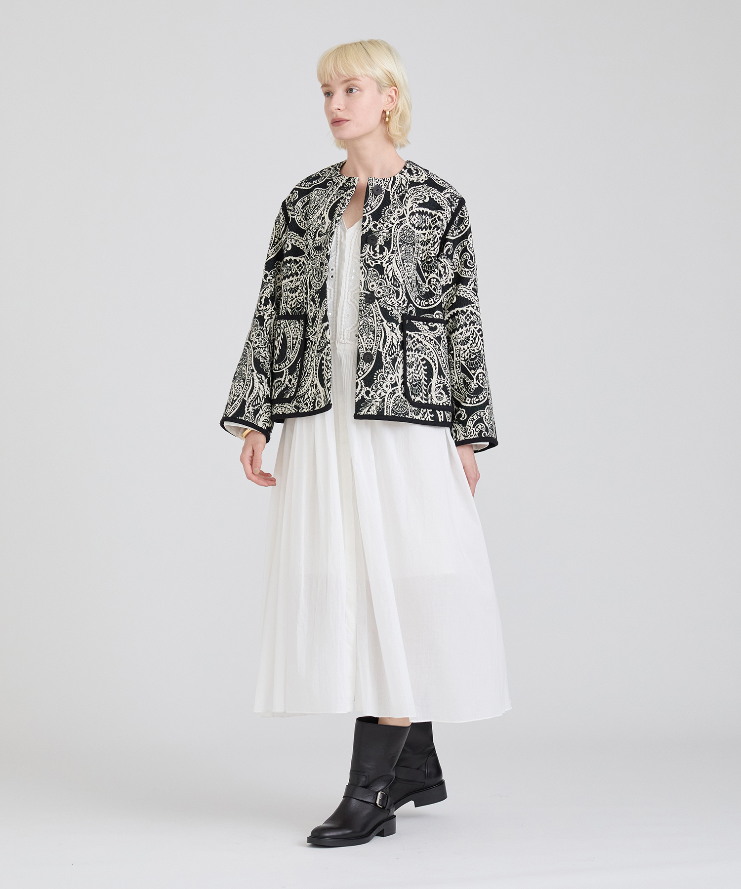 セール 30%OFF】ペイズリージャカードノーカラージャケット