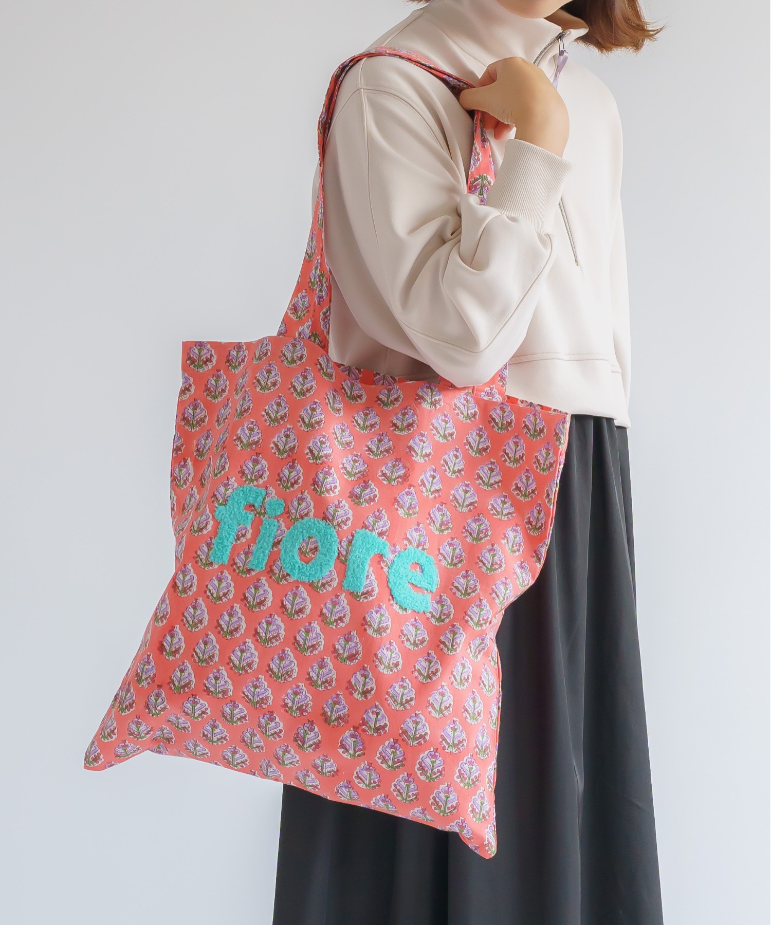 セール40%OFF】A4収納可 トートバッグ ジオメトリック柄 刺繍 セール40%OFF】A4収納可 トートバッグ ジオメトリック柄 刺繍