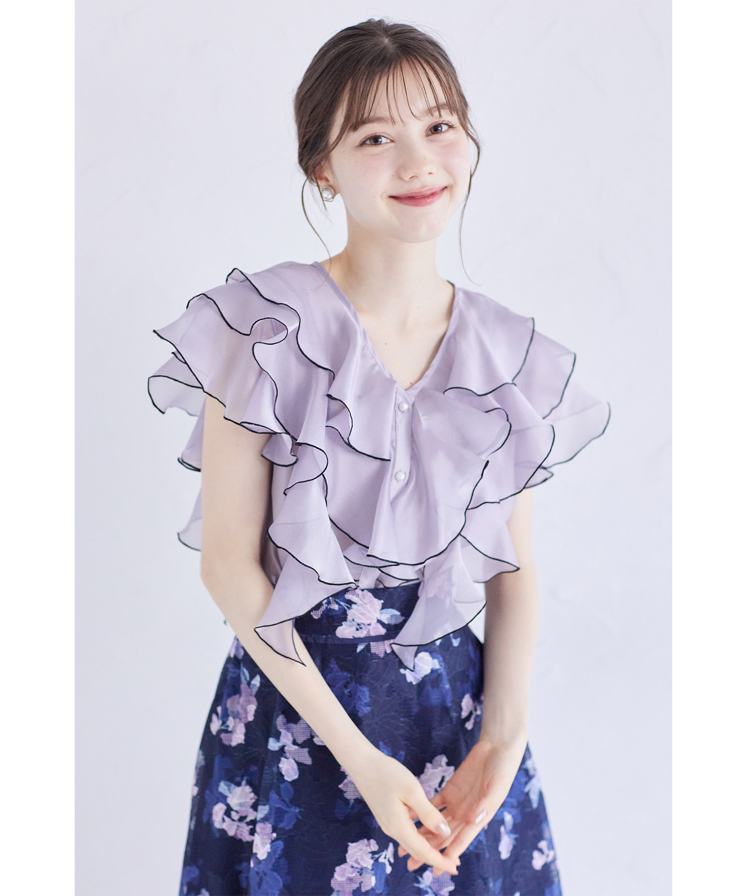 トッコクローゼット tocco closet キャミソール付きパールボタン配色ラッフルフリルオーガンジーブラウス キャミソール付きパールボタン配色ラッフルフリルオーガンジー