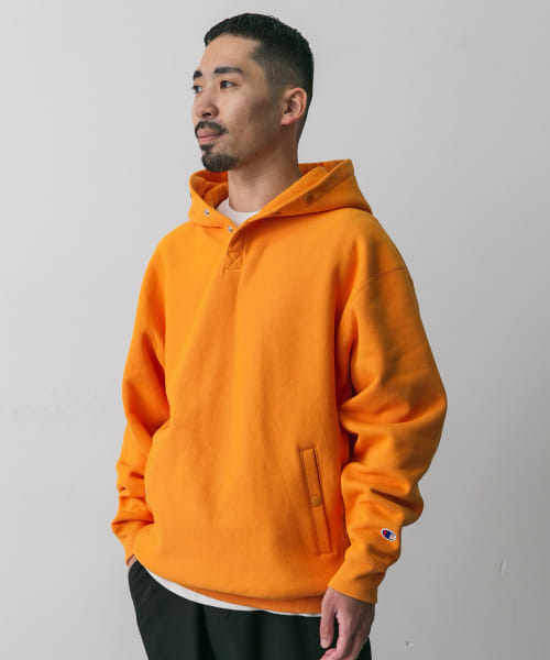 専門店では S.F.C × URBS ” 初のコラボレーションアイテムを