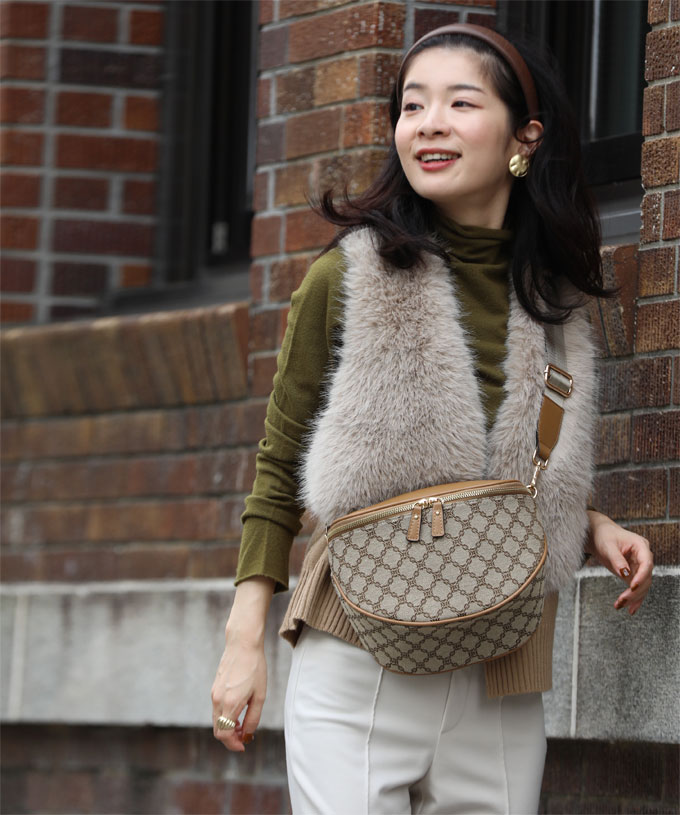CAWAII 大人が上品に持てる 大容量 ボディバッグ : CAWAII