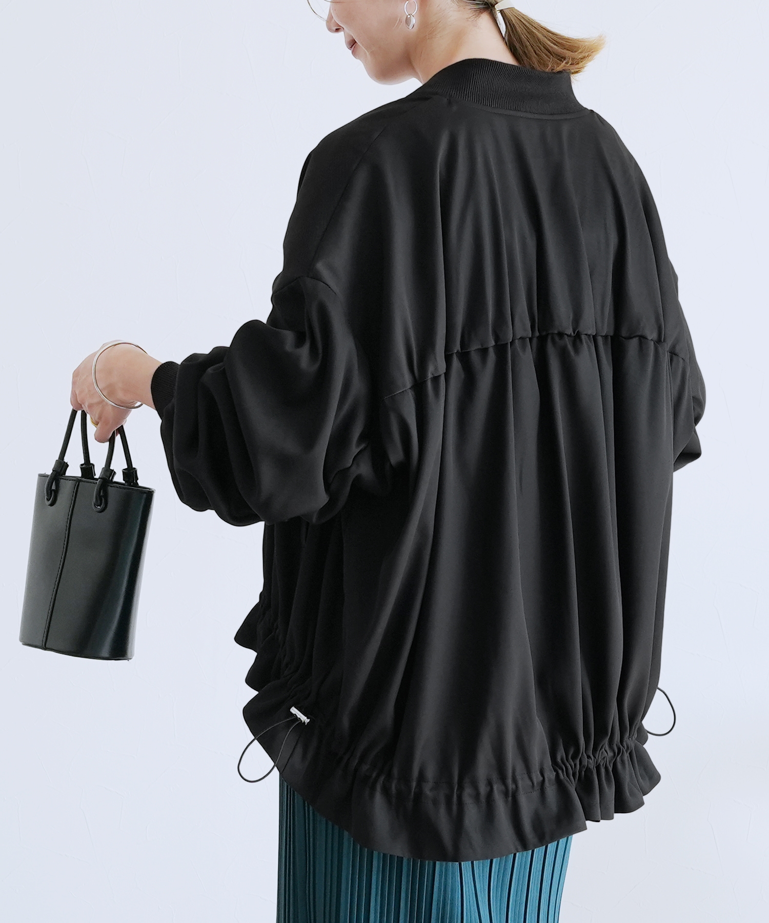 ourhome たっぷりギャザーのきれいめブルゾン　ブラック トップ OURHOME たっぷりギャザーのきれいめブルゾン ブラック
