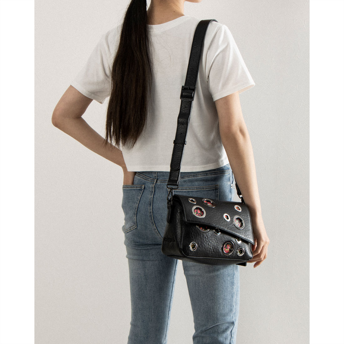 セール 30%OFF】デシグアル Desigual 穴あき ミニクロスボディ