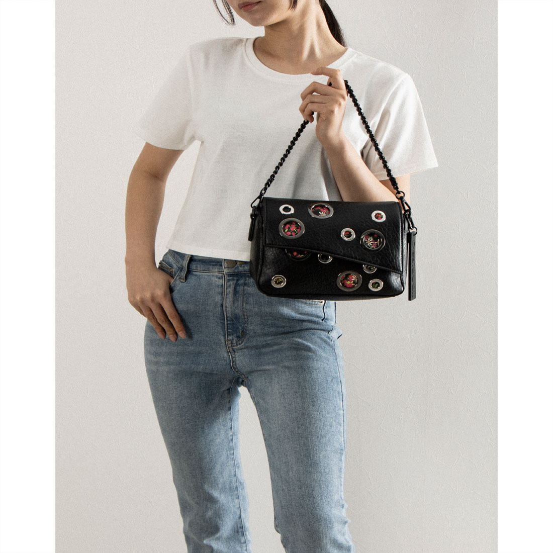 セール 30%OFF】デシグアル Desigual 穴あき ミニクロスボディ