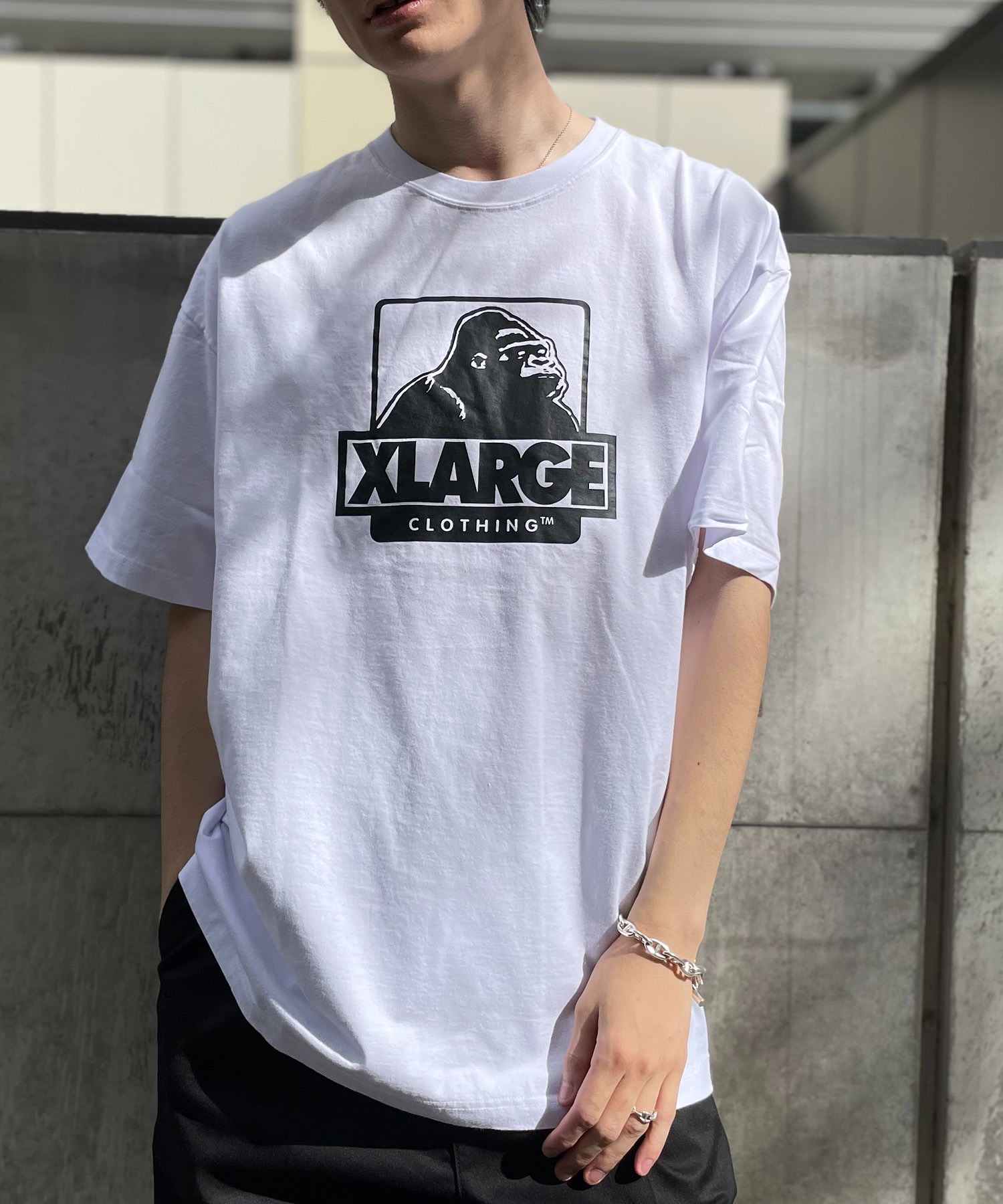 XLARGE フロントグラフィック 半袖Ｔシャツ 加工感がかっこいい XLARGE フロントグラフィック 半袖Tシャツ デニムにぴったり◎