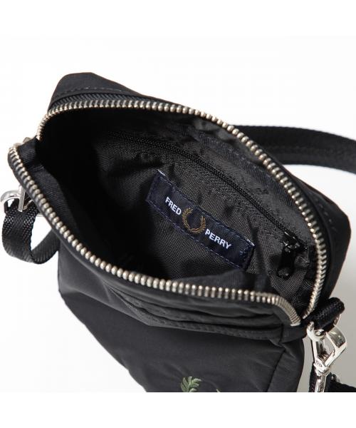 FRED PERRY ショルダーバッグ L8290 クロスボディ(506877509 FRED PERRY ショルダーバッグ L8290 クロスボディ(506877509