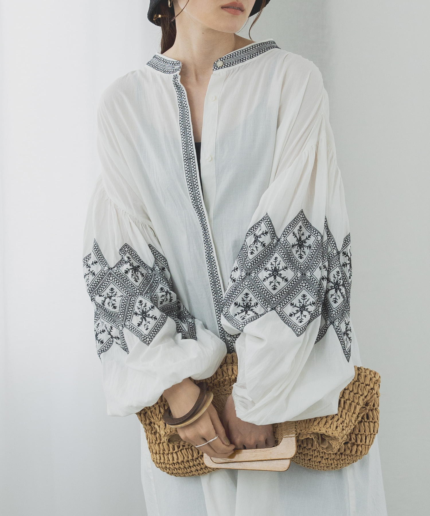 セール 50%OFF】ノイア Noia 刺繍ギャザーワンピース(506921938
