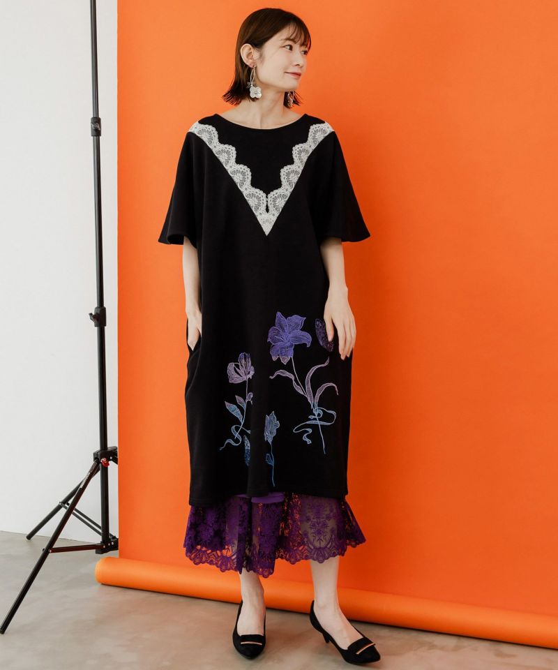 蝶の刺繍入りオレンジドレス