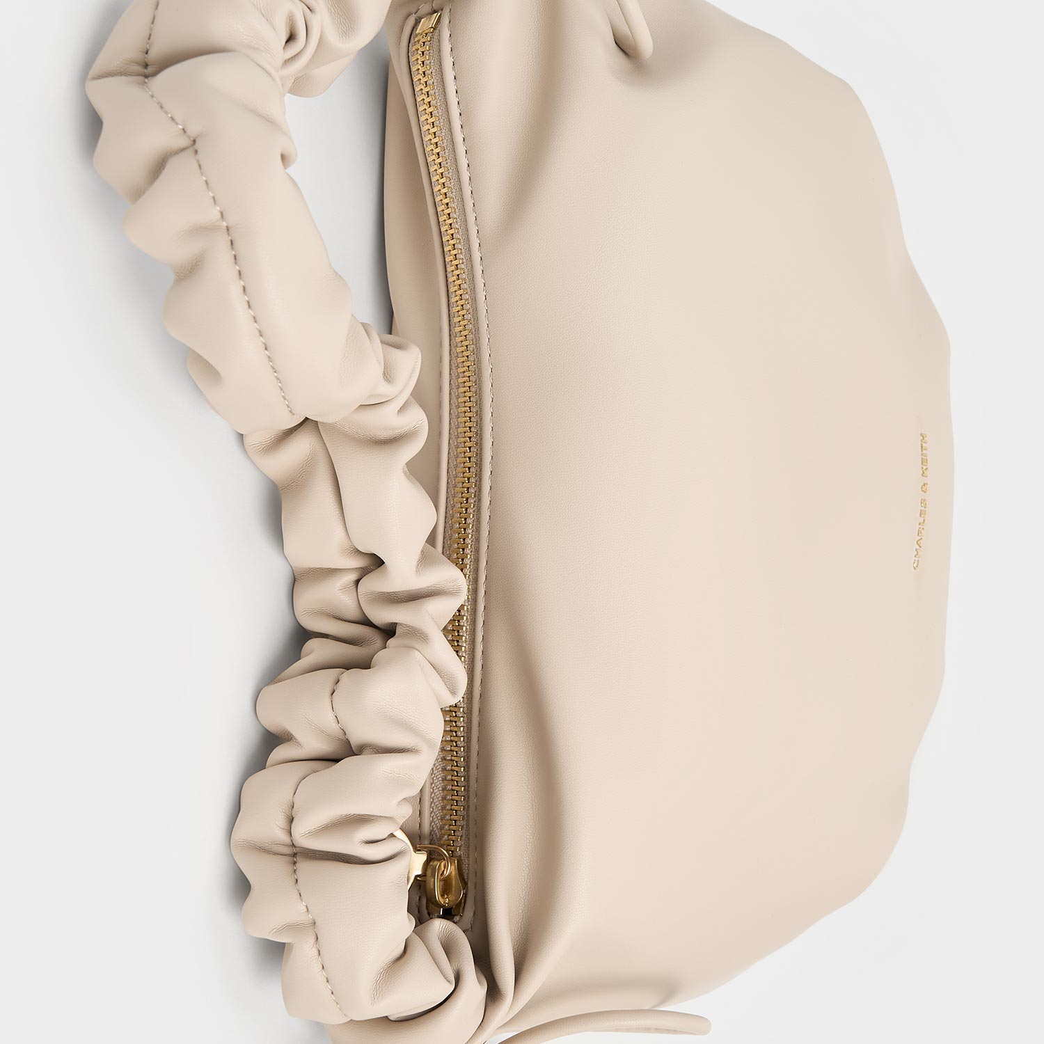CHARLES & KEITH◆Maisy シャーリングハンドル ホーボーバッグ Maisy メイジー ルーシュドハンドルホーボーバッグ 【再入荷