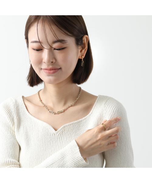 【MiuMiu】ミュウミュウのロゴが刻印されたイヤリング☆SALE中 Miu Miu】ミュウミュウ クリスタル付きロゴピアス (MiuMiu