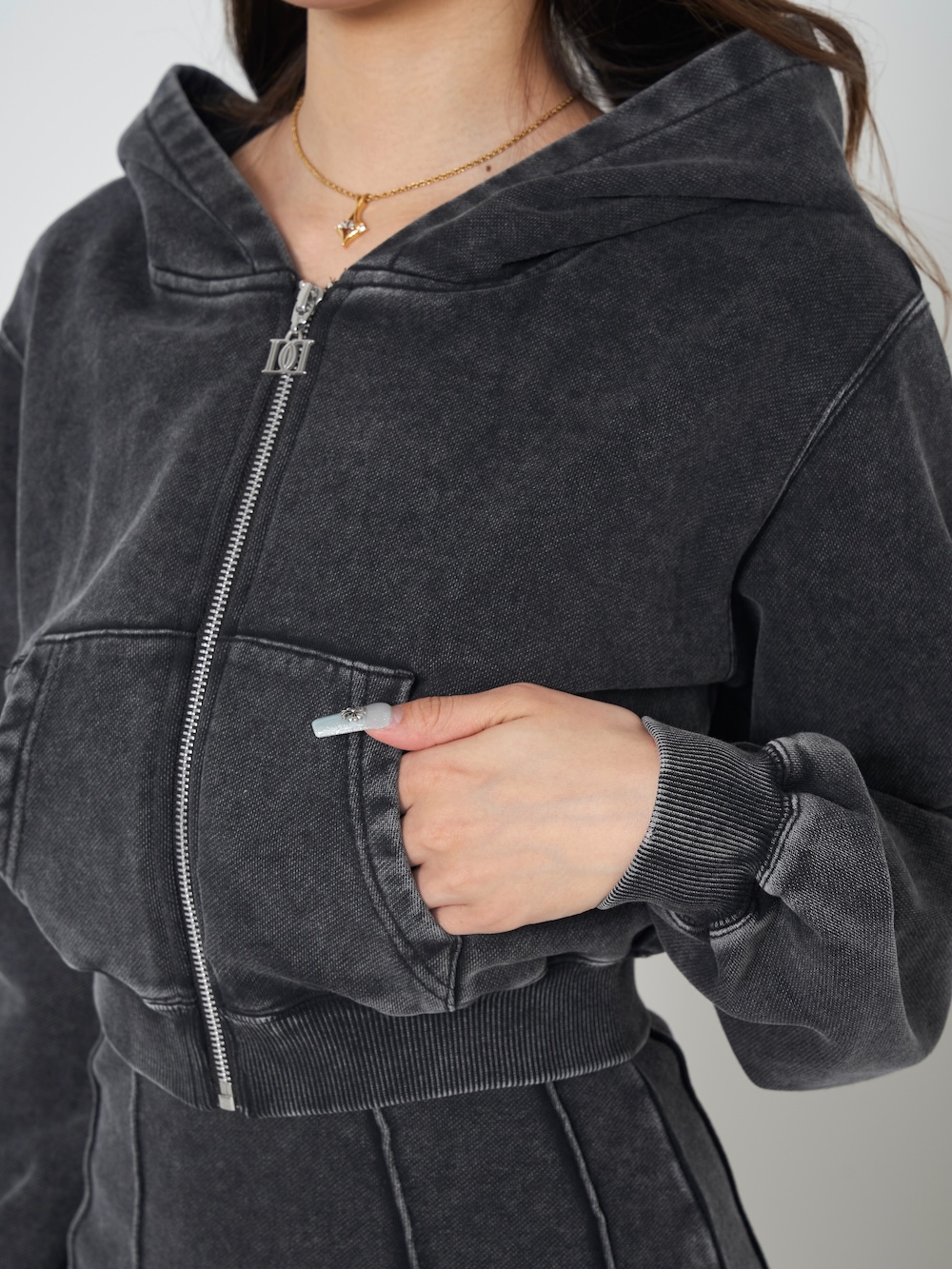 セール40%OFF】ダーリッチ Darich ロゴレザースウェット セール40%OFF】ダーリッチ Darich ロゴレザースウェット