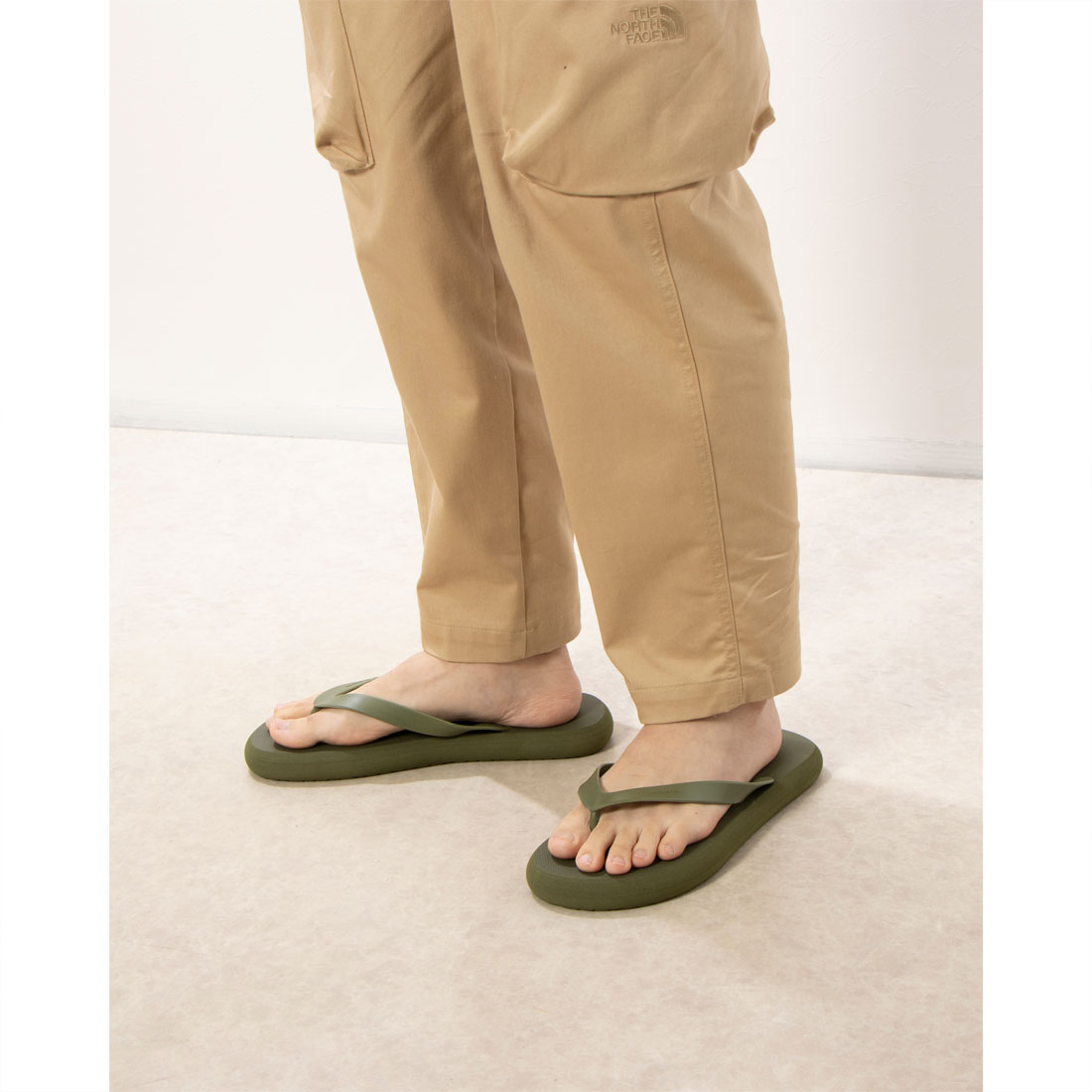 FERRAGAMO直営店 グラフィックディテールのビーチサンダル フェラガモ サンダル メンズ」の人気商品一覧 | 安い商品を通販