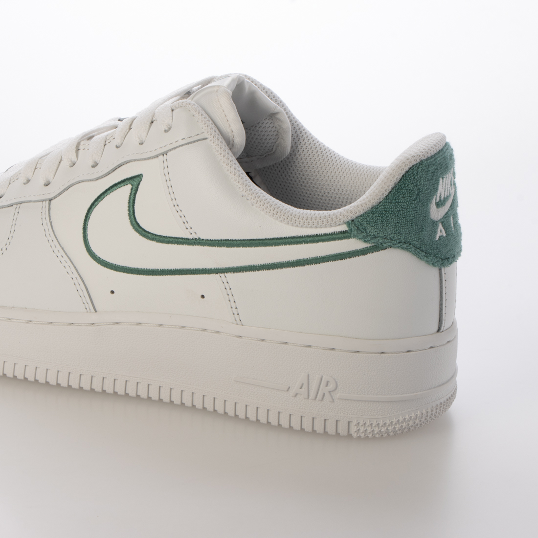 ナイキ NIKE エア フォース 1 '07 LV8 AIR FORCE 1 '07 LV8