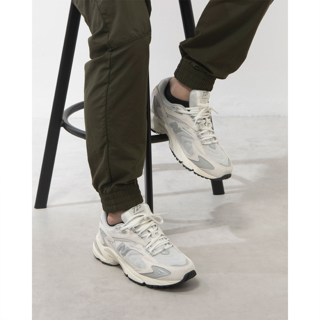 ニューバランス New Balance ML725UF スニーカー オフホワイト ニューバランス New Balance ML725UF スニーカー オフホワイト