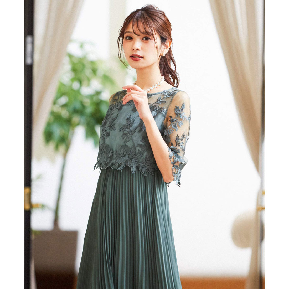 クーポン】ニアナ niana 刺繍レース切り替えプリーツロング 結婚 クーポン】ニアナ niana 刺繍レース切り替えプリーツロング 結婚