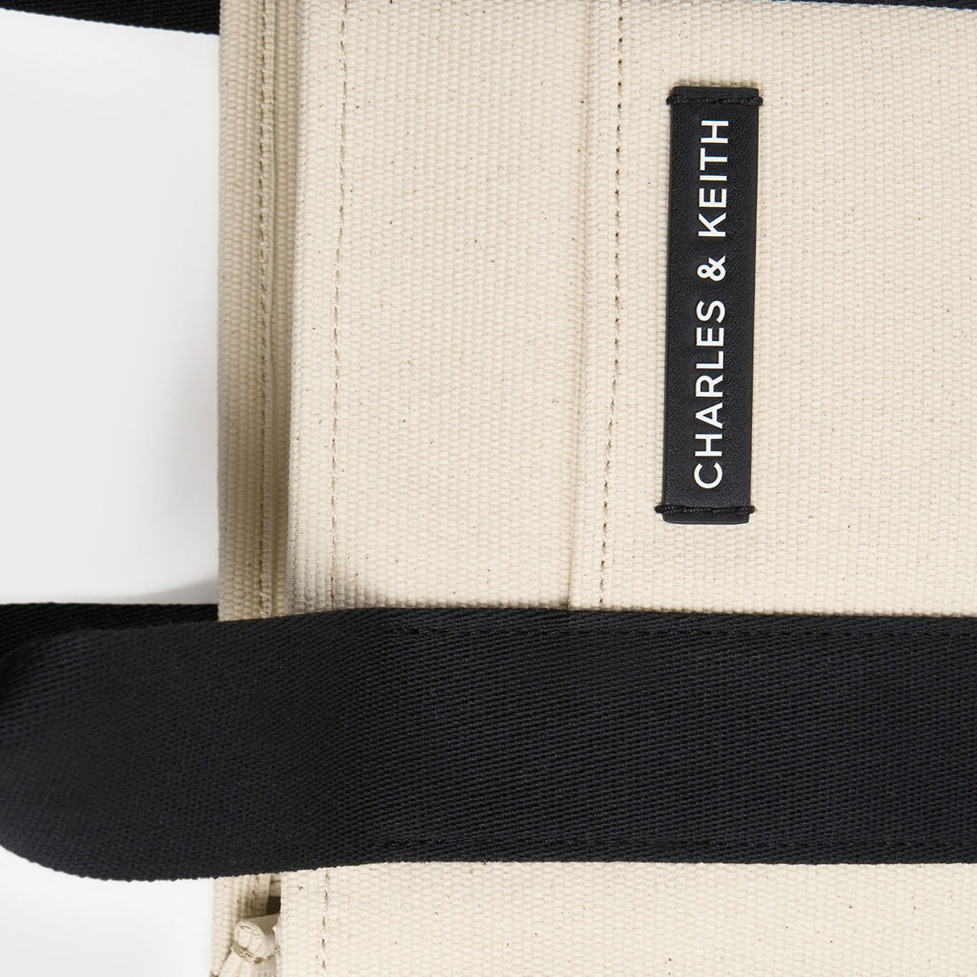 ⭐︎新品・未使用☆チャールズアンドキース Kay ケイ ストライプトートバッグ Kay ケイ ストライプトートバッグ - ピンク | CHARLES & KEITH