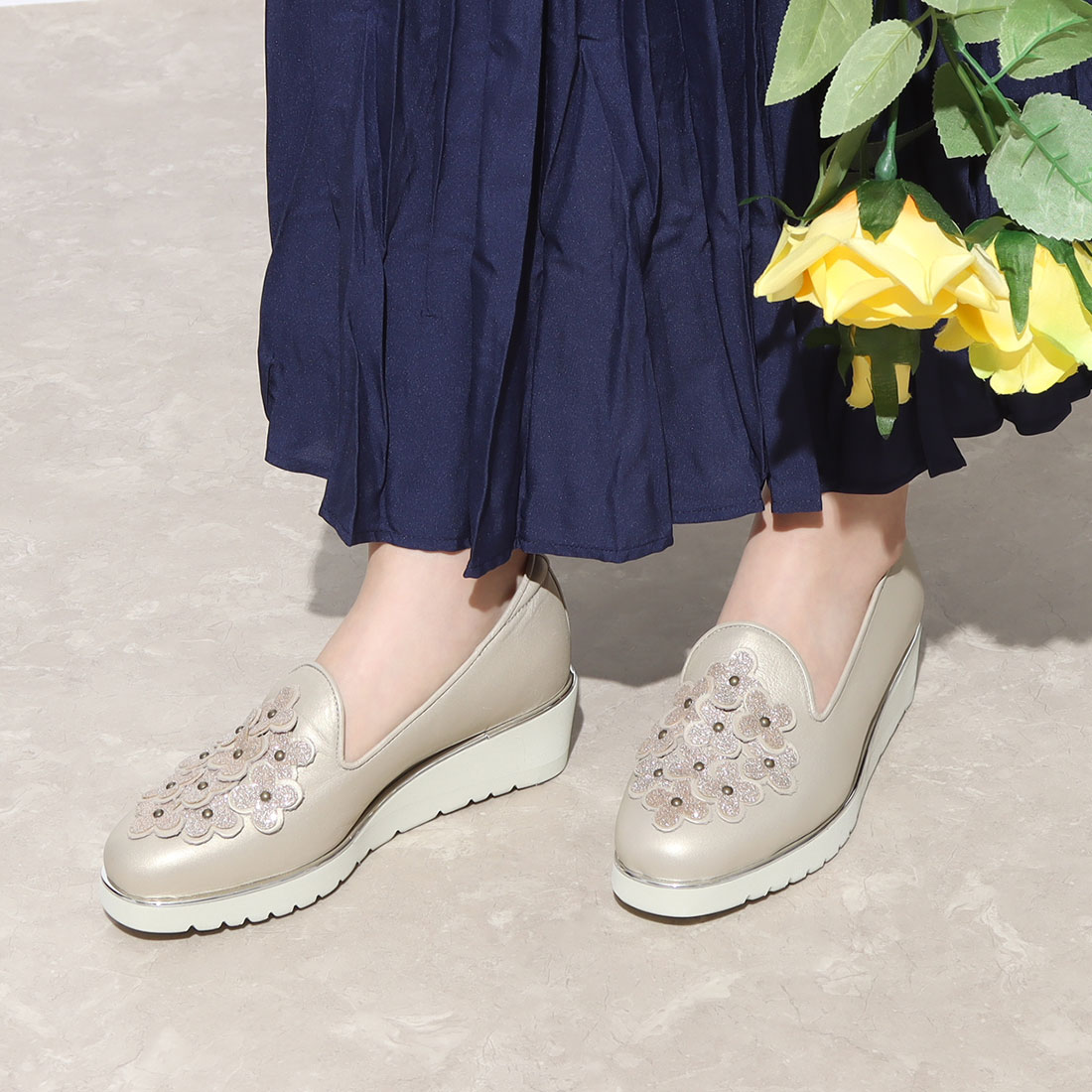 超美品⭐︎【BEAUFORT/ビューフォート】フラワーモチーフスリッポンシューズ ビューフォート BeauFort フラワーモチーフ厚底スリッポン