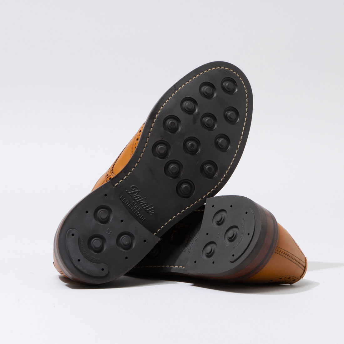 セール55%OFF】トリッカーズ Tricker's レザーウィングチップ セール55%OFF】トリッカーズ Tricker's レザーウィングチップ