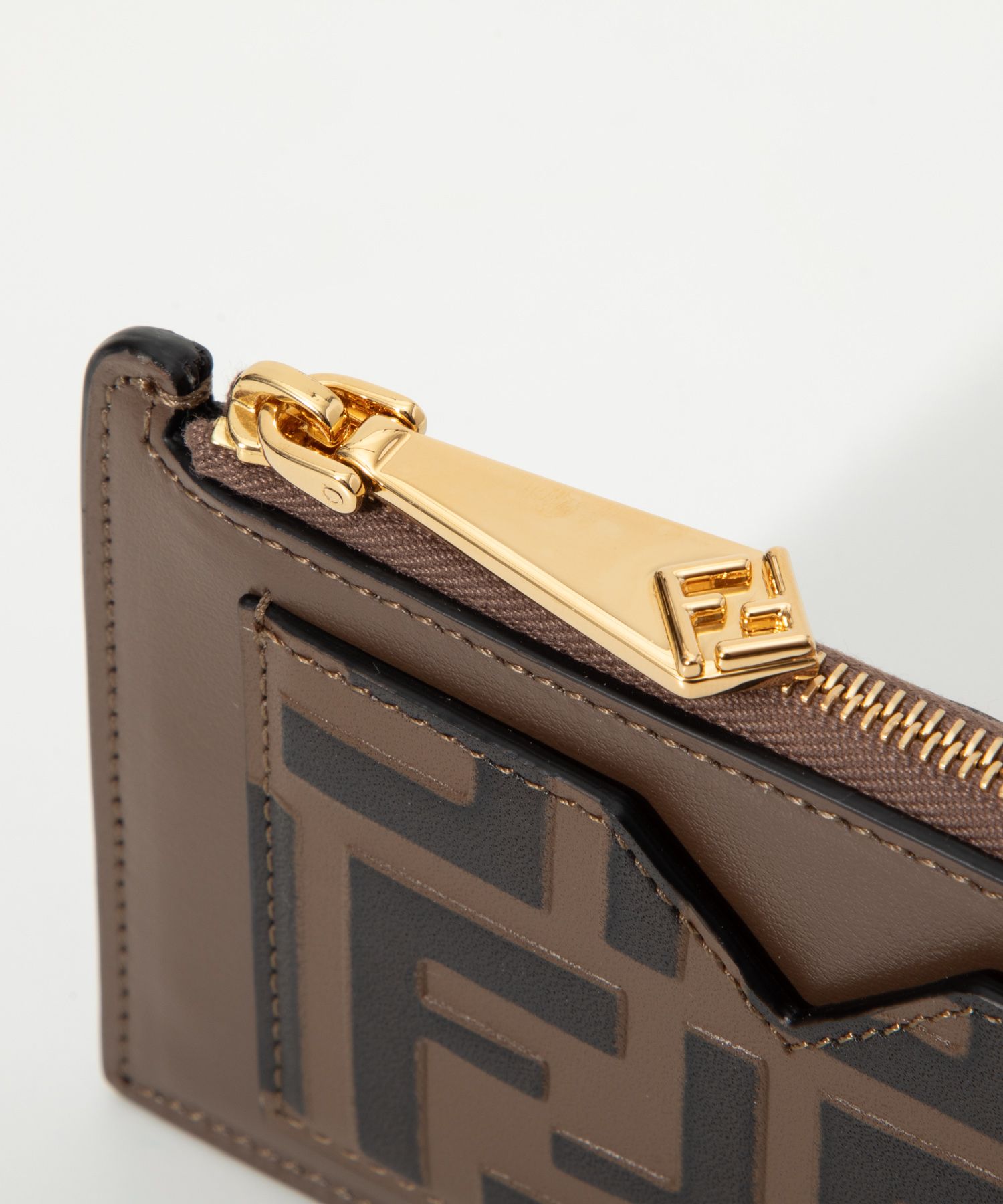 【税関/送料込】FENDI ★ クロスバックルスライド FENDI(フェンディ) ラウンドファスナー長財布7M0210 A9XS 248