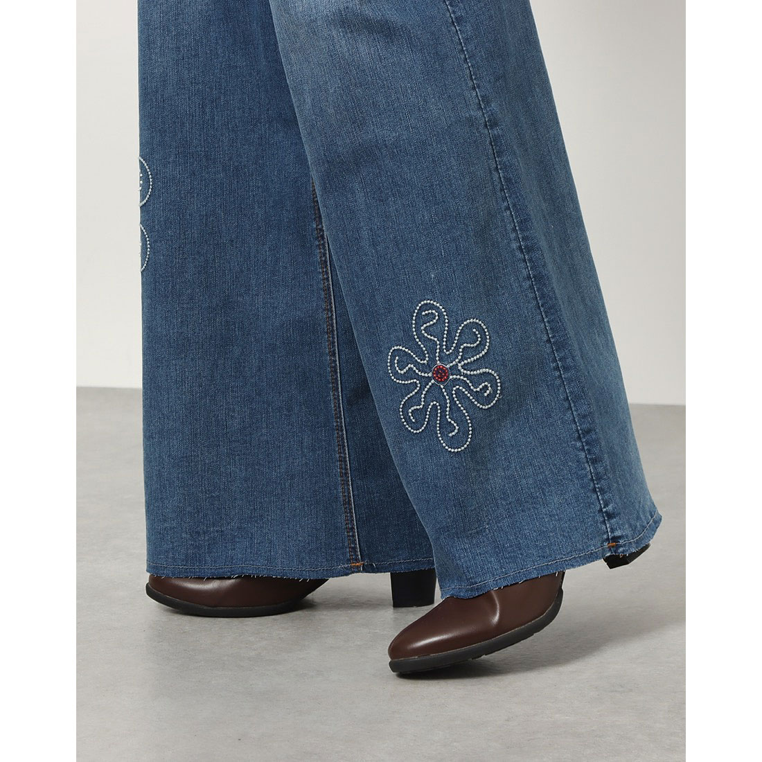 クーポン】【セール50%OFF】デシグアル Desigual 花柄刺繍入り クーポン】【セール50%OFF】デシグアル Desigual 花柄刺繍入り