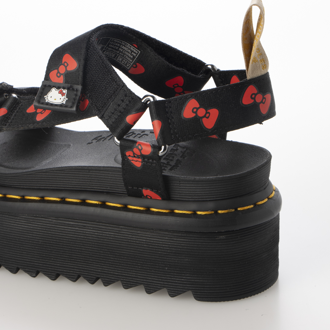 セール 17%OFF】ドクターマーチン Dr.Martens HELLO KITTY
