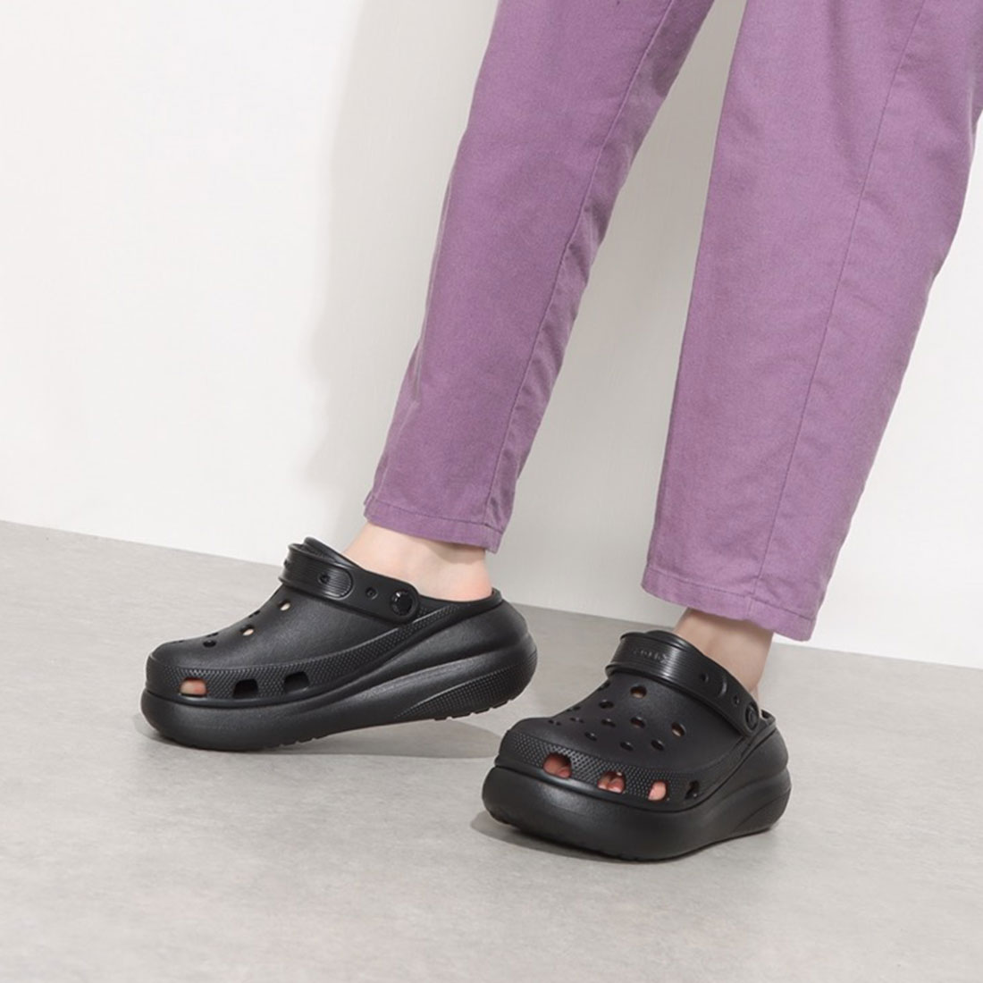サンダル・ミュール CROCS FW22 Classic Crush Clog in Black (207521-001 black) 楽天市場】クロックス クラッシュ クロッグ サンダル 207521